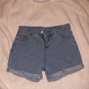 LIGHT WASH HIGH WAISTED SHORTS⛅️